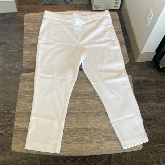 Capris - Picture 3 of 6